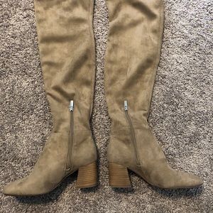 🖤 Vince Camuto knee high stretchy boots 🖤